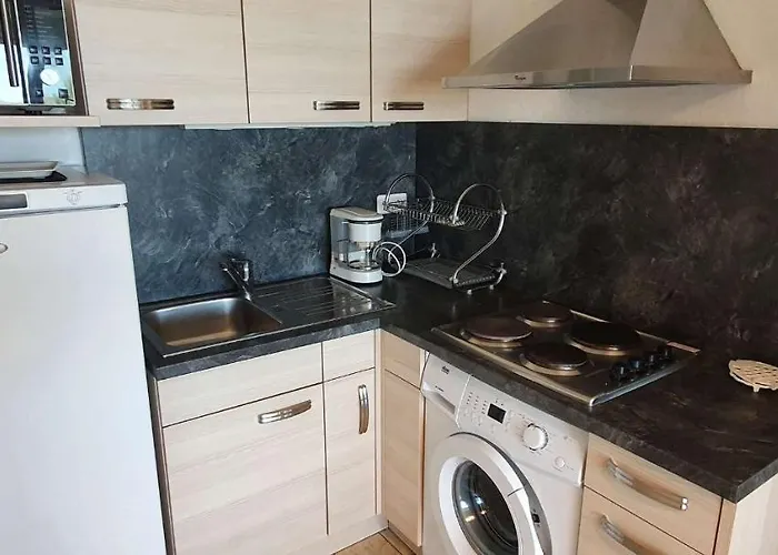 096 - Avec Vue Sur Les Falaises Et La Conque * Агд